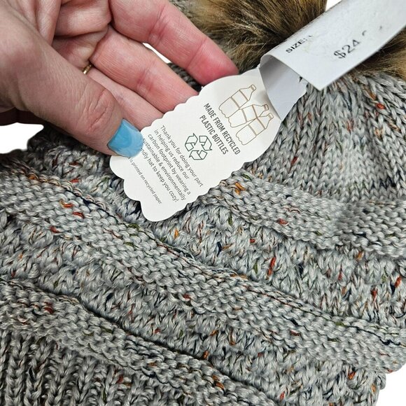Unbranded NWT Winter Knitted Beanie Faux Fur Pom Gray Warm Stretchy‎ Adult - Picture 4 of 4